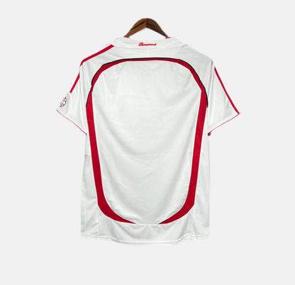 מילאן חוץ 03/04 רטרו