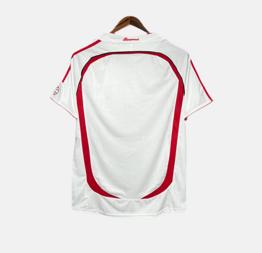 מילאן חוץ 03/04 רטרו